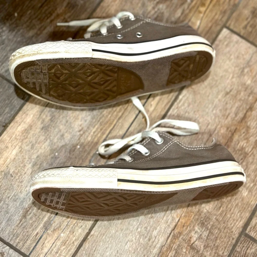 Converse Shoes​​